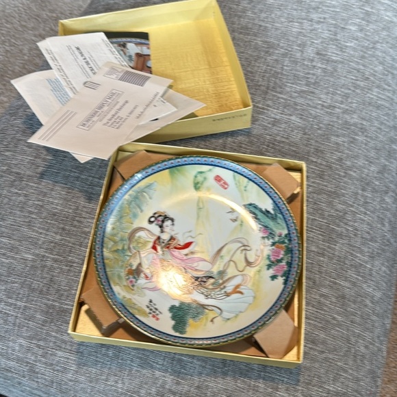 Porcelain Plate Imperial Jingdezhen Beauties Red Mansion Pao-Chai #1 1985 - Picture 2 of 12